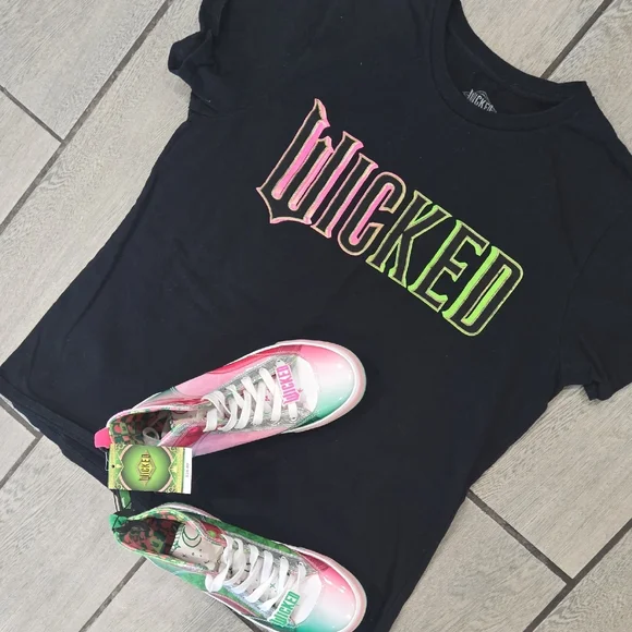 💚 Wicked the Musical Tee LG + Limited Edition Sneakers (NWT) 7 - Picture 7 of 10